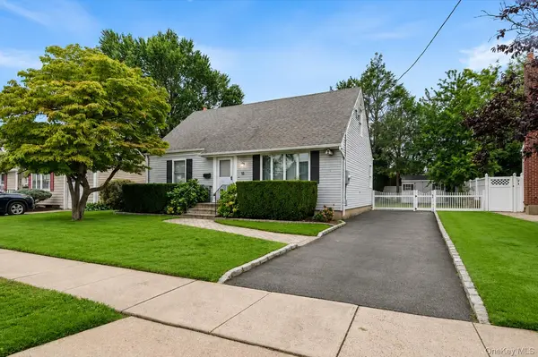14 Po LN, Hicksville, NY 11801
