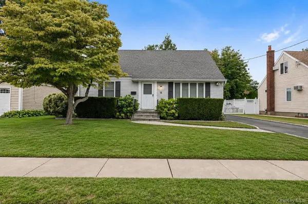 14 Po LN, Hicksville, NY 11801