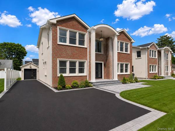16 Fountain ST, Hicksville, NY 11801