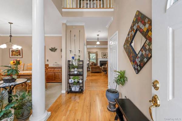 3 Arielle CT, Hauppauge, NY 11749