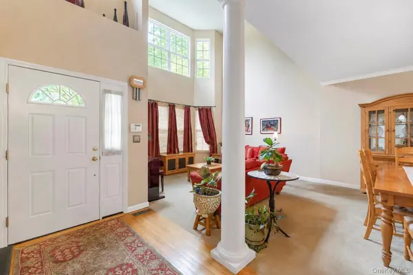 3 Arielle CT, Hauppauge, NY 11749