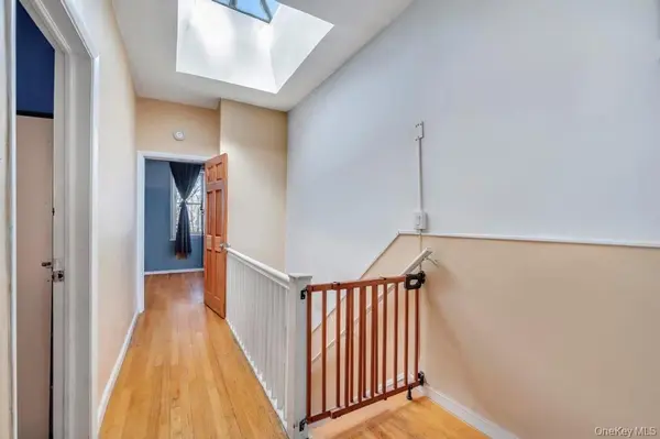 6144 Eliot AVE, Middle Village, NY 11379
