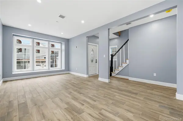 9 James ST, East Rockaway, NY 11518