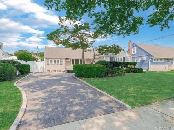 2643 Landman LN, North Bellmore, NY 11710