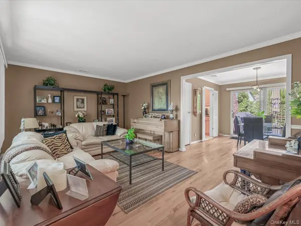 2643 Landman LN, North Bellmore, NY 11710