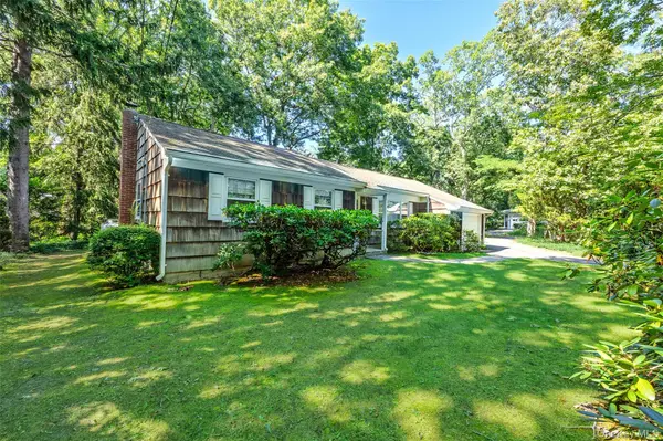 2625 Great Peconic Bay BLVD, Laurel, NY 11948