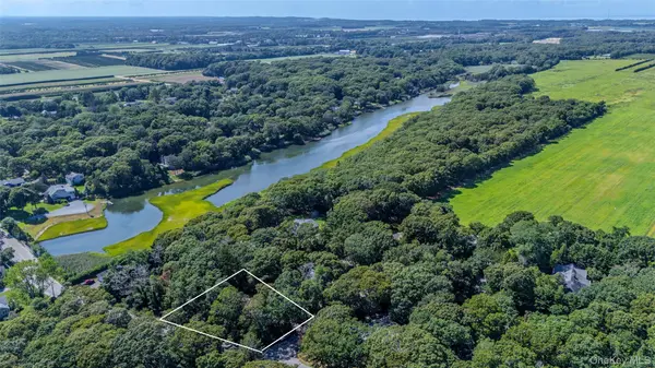 2625 Great Peconic Bay BLVD, Laurel, NY 11948
