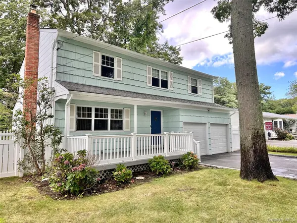 22 Sheppard LN #B, Smithtown, NY 11787