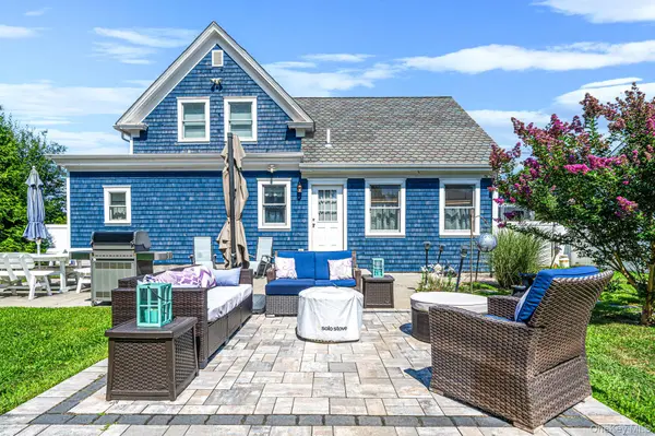 10 Park ST, Blue Point, NY 11715