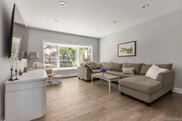 1107 Jefferson AVE, West Islip, NY 11795