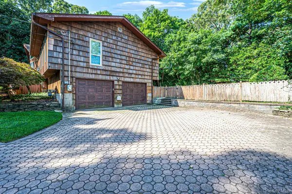 48 Oak AVE, Smithtown, NY 11787