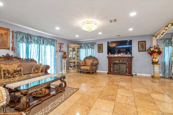 433 Atlantic AVE, Freeport, NY 11520