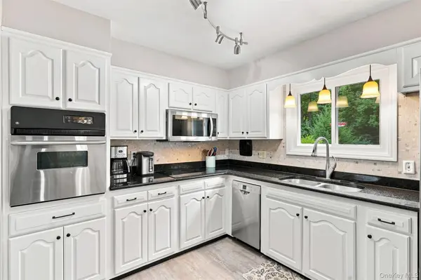 21 Smith ST, Red Hook, NY 12571