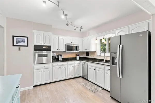 21 Smith ST, Red Hook, NY 12571