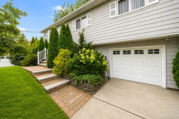 505 Hawkins RD, Selden, NY 11784
