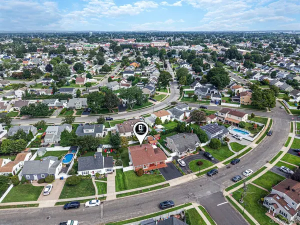60 Academy LN, Levittown, NY 11756