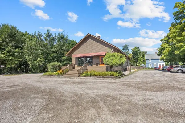 11 Railroad PLZ, Millerton, NY 12546