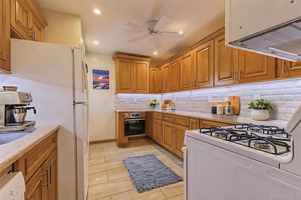99-10 60th AVE #6E, Corona, NY 11368