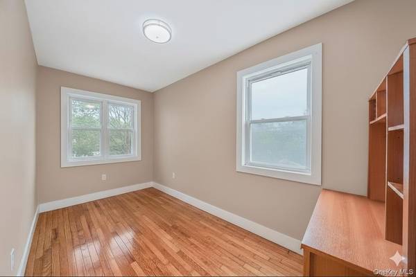 20202 109th AVE, Saint Albans, NY 11412