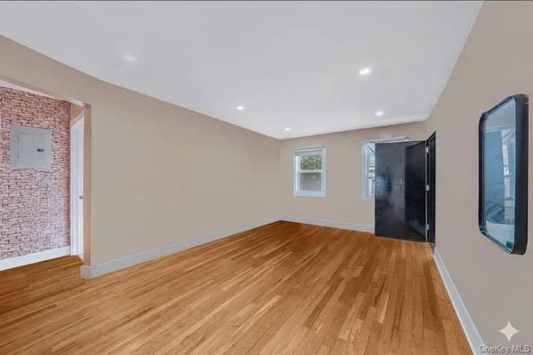20202 109th AVE, Saint Albans, NY 11412