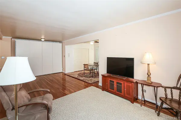 224-24 Union TPKE #4H, Oakland Gardens, NY 11364