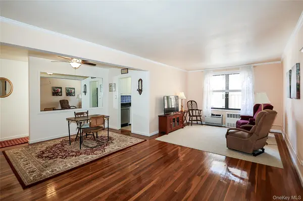224-24 Union TPKE #4H, Oakland Gardens, NY 11364