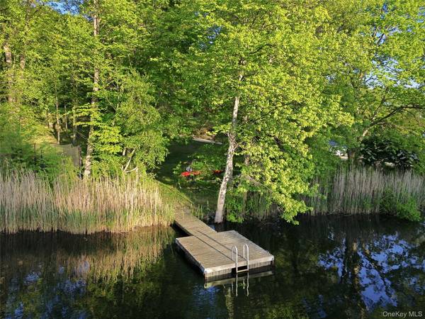 2 Lakeridge DR, Armonk, NY 10504