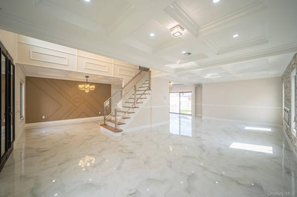 22 Sleepy LN, Hicksville, NY 11801