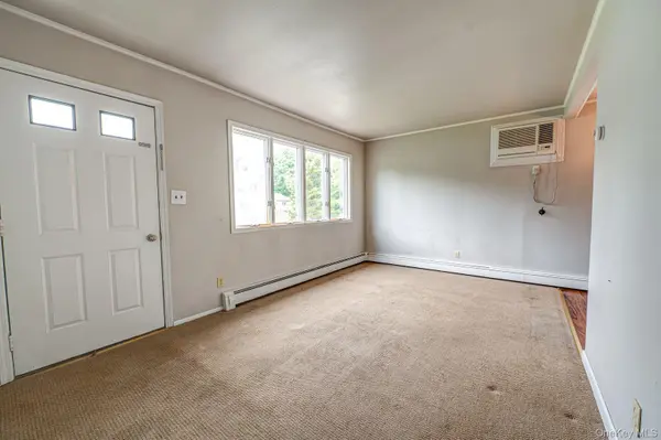410 3rd AVE, East Northport, NY 11731