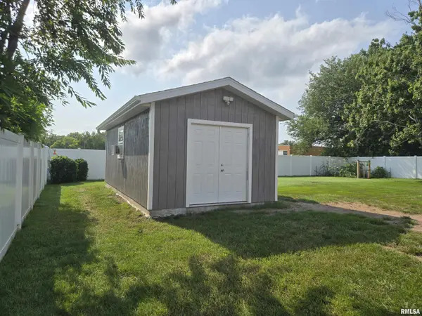 170 S PLEASANT AVE, Galesburg, IL 61401