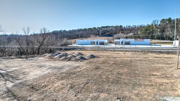 143 Missouri LN, Pineville, MO 64856