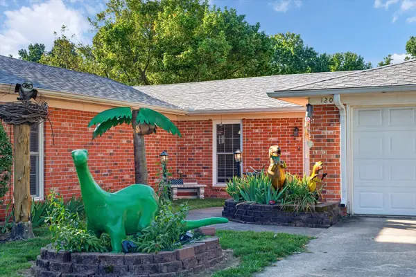 1206 Kemp DR, Bolivar, MO 65613