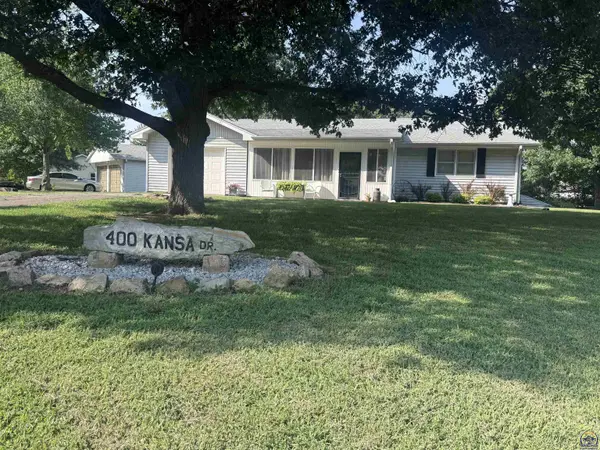 400 Kansa Dr, Ozawkie, KS 66070