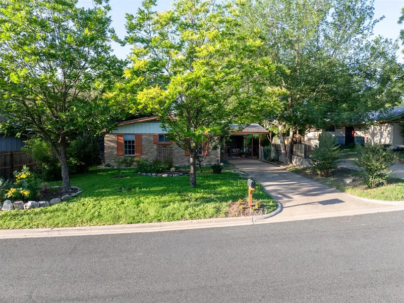 204 La Vista ST, Austin, TX 78704