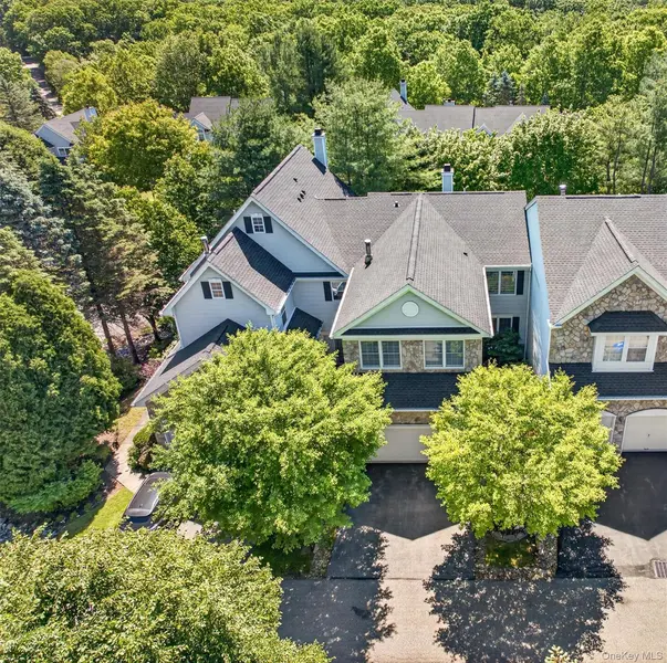 5 Holly CT, Tuxedo Park, NY 10987