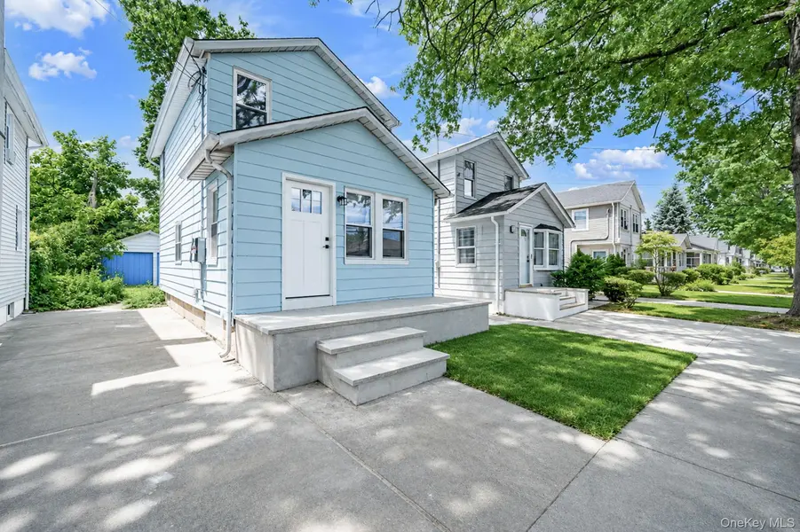 532 Washington AVE, West Hempstead, NY 11552