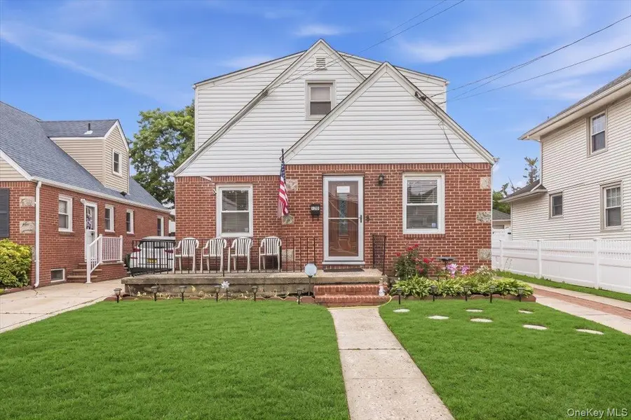 120 N 10th ST, New Hyde Park, NY 11040