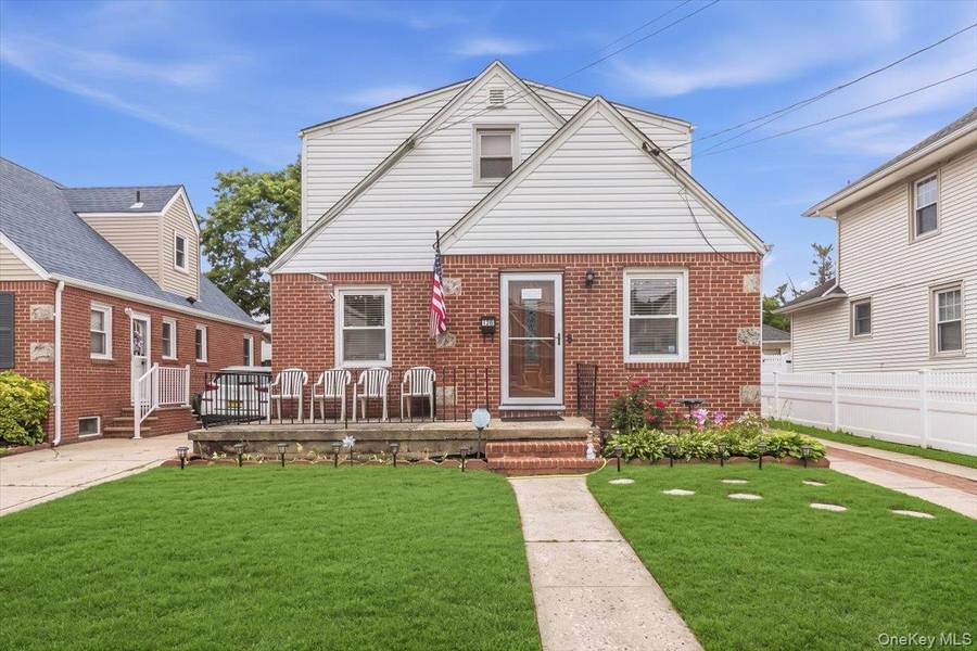 120 N 10th ST, New Hyde Park, NY 11040
