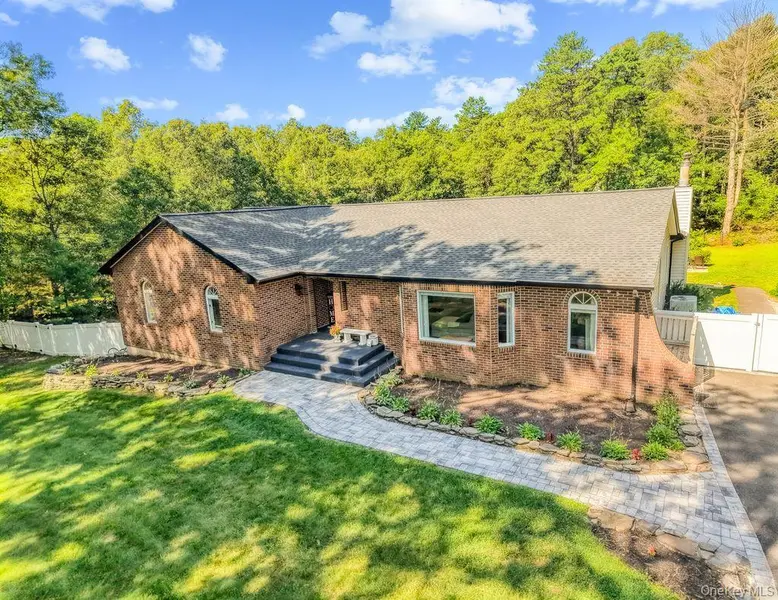 24 Bauer AVE, Manorville, NY 11949