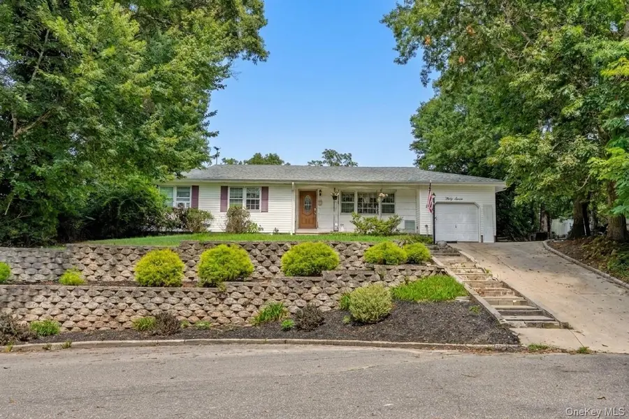 37 Black Locust AVE, East Setauket, NY 11733