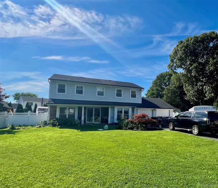 7 Carston ST, Selden, NY 11784