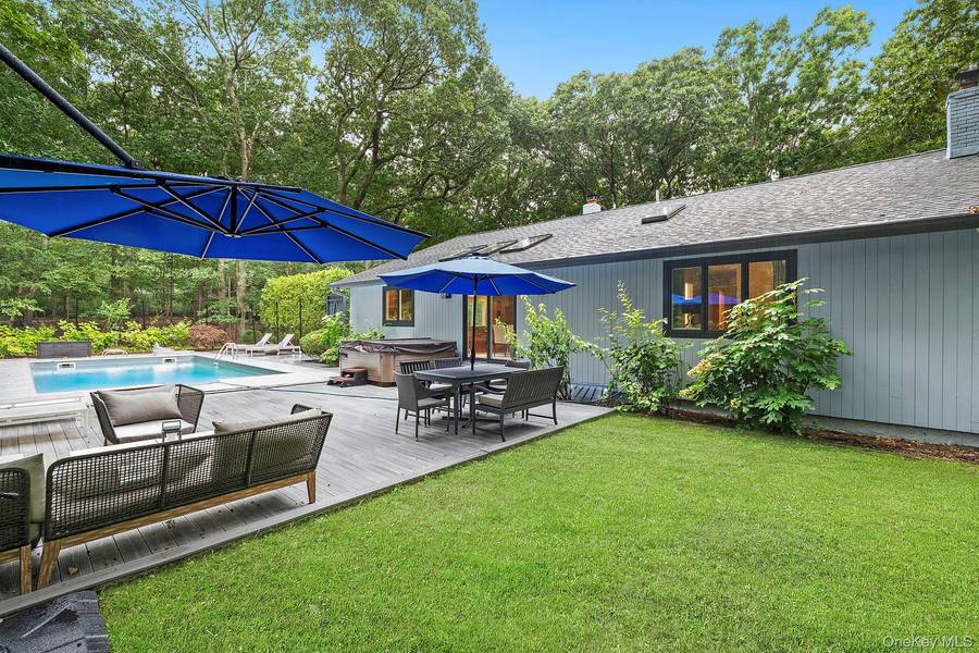 2723 Deerfield RD, Southampton, NY 11963