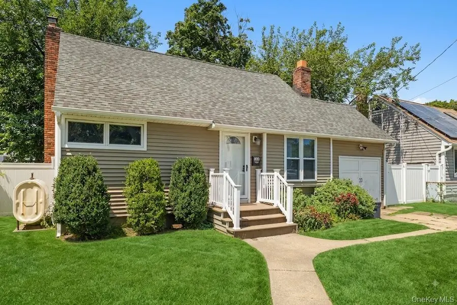 163 Buffalo AVE, Lindenhurst, NY 11757