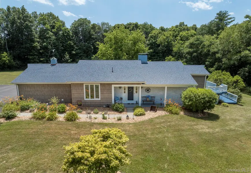 61 Rymph RD, Staatsburg, NY 12580
