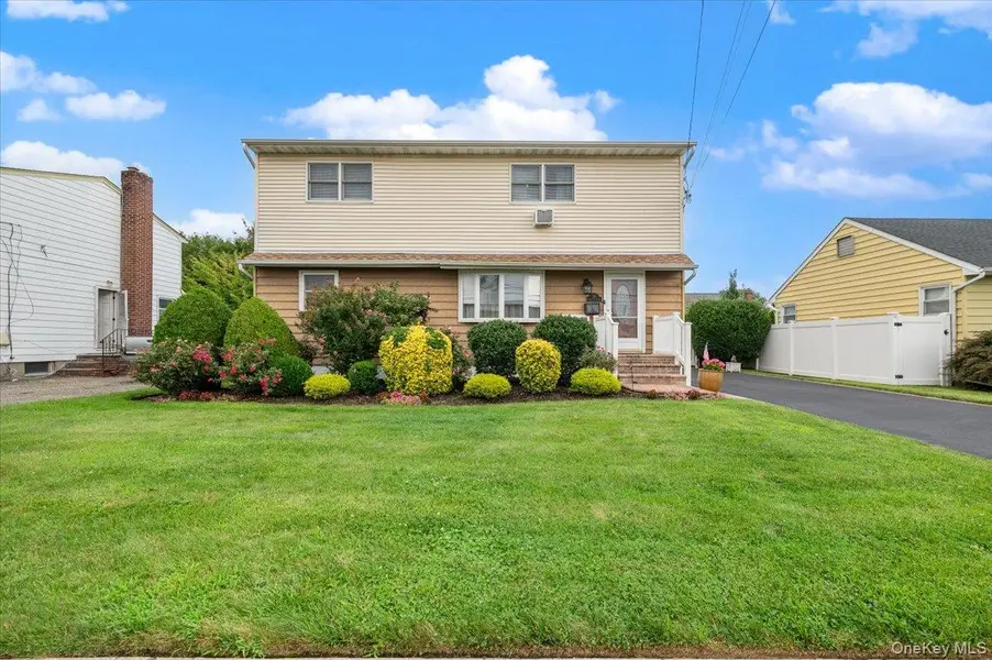 210 N 5th ST, Bethpage, NY 11714