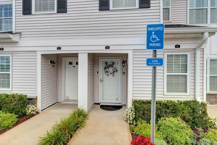 41 Spring DR, Seaford, NY 11783