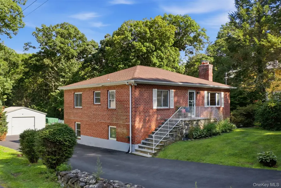 8 Arbutus ST, Putnam Valley, NY 10579