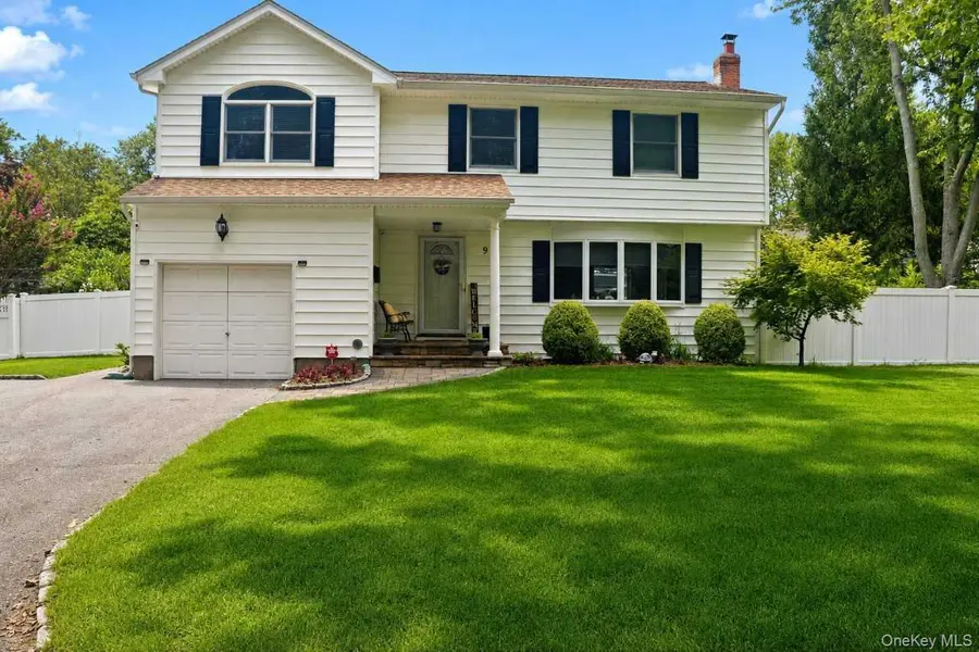 9 Gaston ST, Melville, NY 11747
