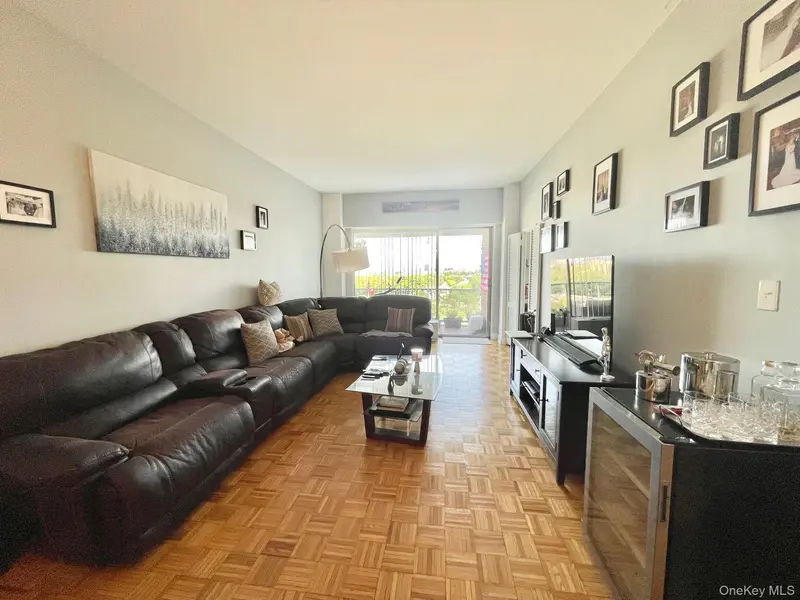 61-20 Grand Central Pkwy #A1503, Forest Hills, NY 11375