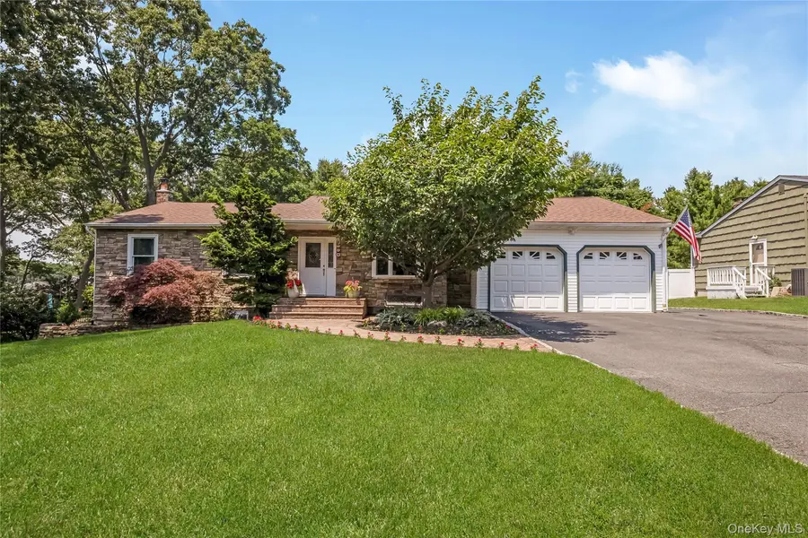 353 Thrift ST, Ronkonkoma, NY 11779
